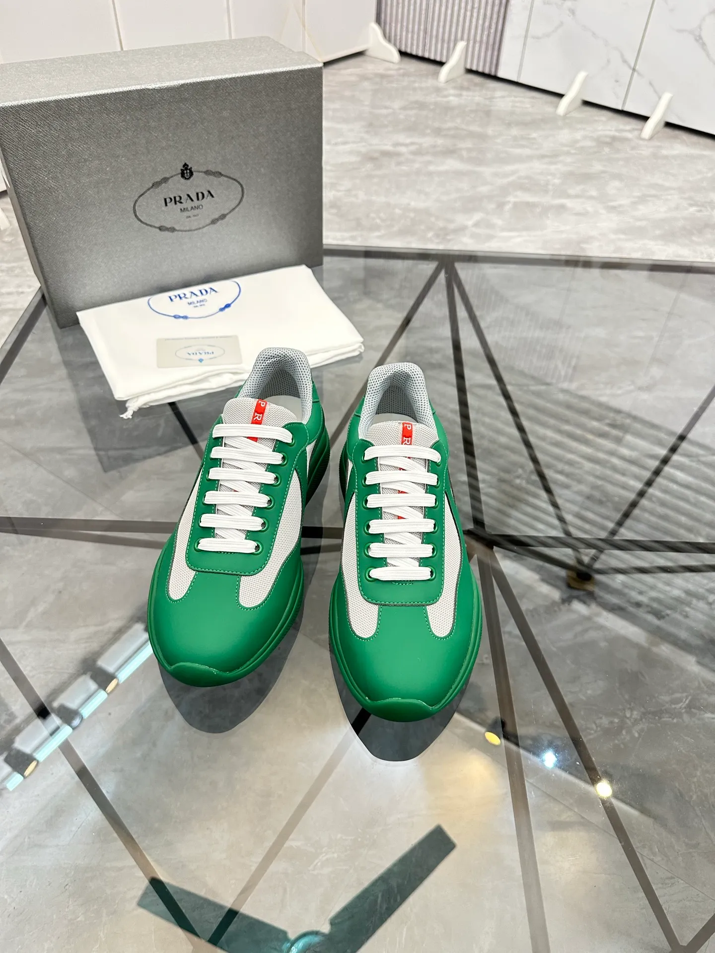 Men's shoes: 💰P360¥ Product trademark: Prada *"Prada*" low-top casual shoes Regular size: 35-47 (can be customized to 48) couple style Product materials: imported silk leather upper, breathable lining, original outsole. Number: 943
